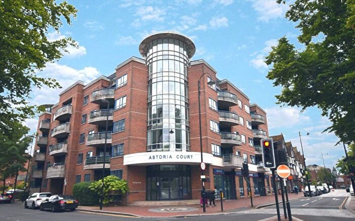 3 Bedroom Flat To Rent In High Street, Purley, CR8