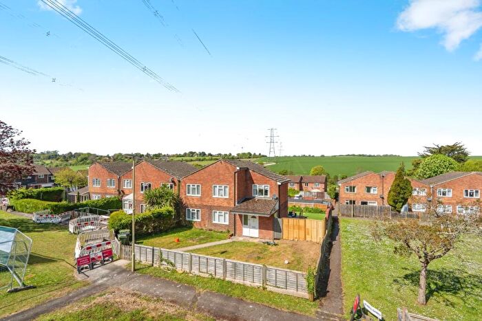 4 Bedroom End Of Terrace House For Sale In First Avenue, Waterlooville, Hampshire, PO8