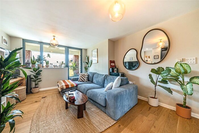 2 Bedroom Flat For Sale In Well Street, London, E9