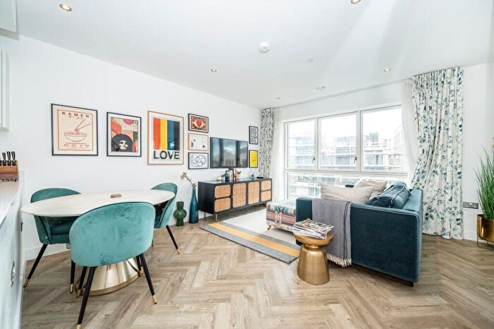 2 Bedroom Flat To Rent In Monkwood Way, Hackney Wick, E3