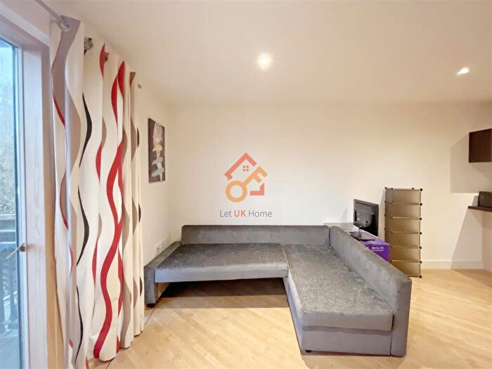 2 Bedroom Flat For Sale In Canal Wharf, Waterfront Walk, Birmingham, B1