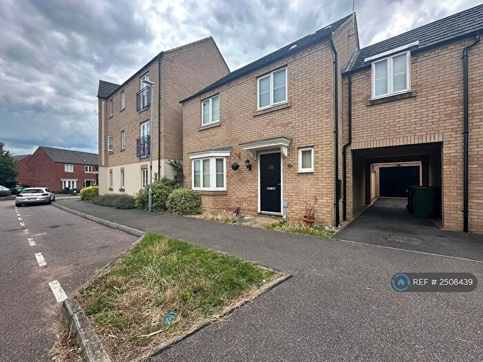 4 Bedroom Detached House To Rent In Woolpack Grange, Oakridge Park, Milton Keynes, MK14