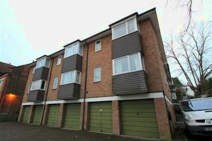 1 Bedroom Flat To Rent In Park Hill Road, Shortlands BR2