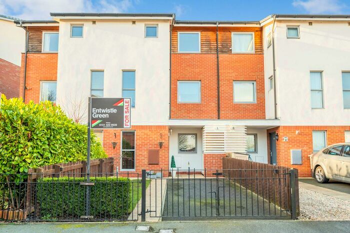 3 Bedroom Town House For Sale In Denbigh Court, Castlefields, Runcorn, Cheshire, WA7