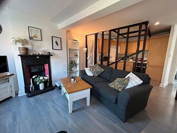 2 Bedroom Flat To Rent In Victoria Street, Windsor, SL4
