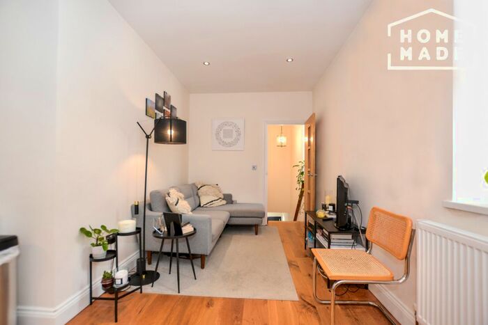 2 Bedroom Flat To Rent In Cranbourne Gardens, London, NW11