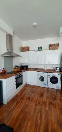 2 Bedroom Flat To Rent In The Drive, Ilford, IG1