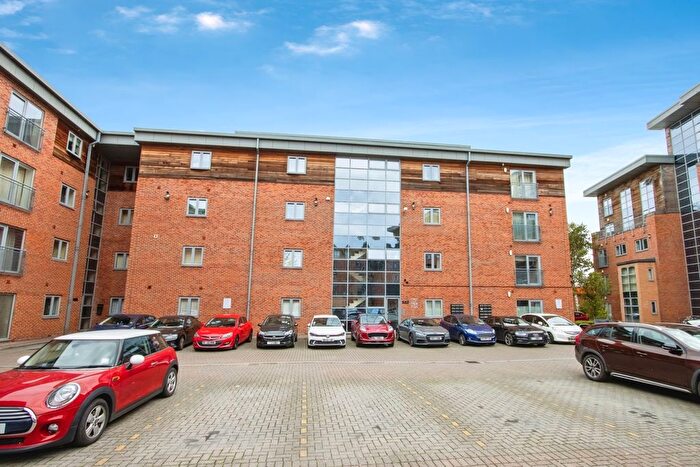 2 Bedroom Flat For Sale In Ings Road, Wakefield, West Yorkshire, WF1