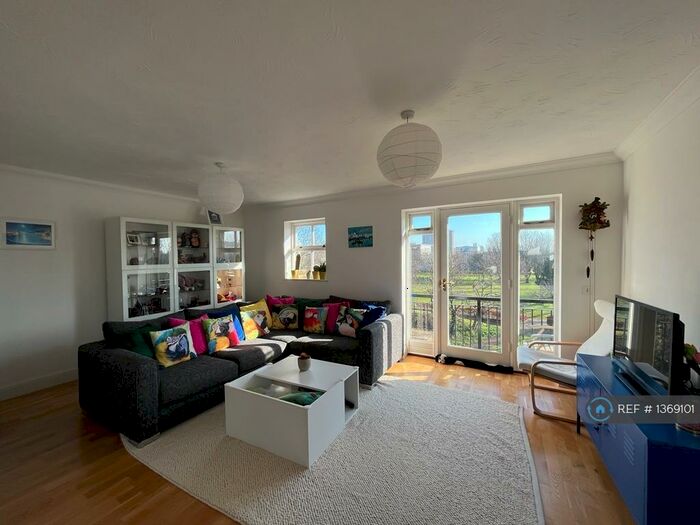 2 Bedroom Flat To Rent In Twig Folly Close, London, E2