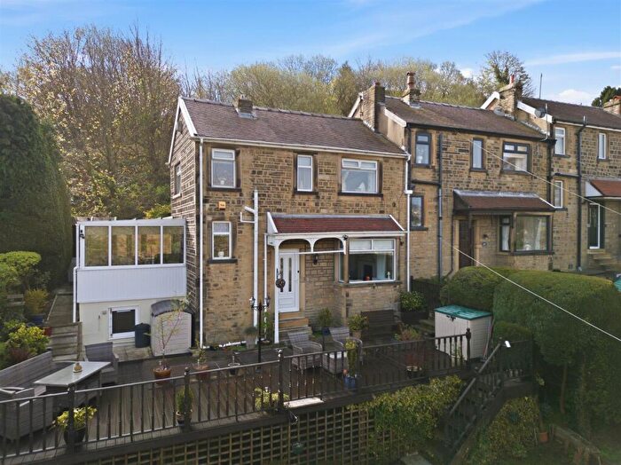 3 Bedroom End Of Terrace House For Sale In Garwick Terrace, Halifax, HX4