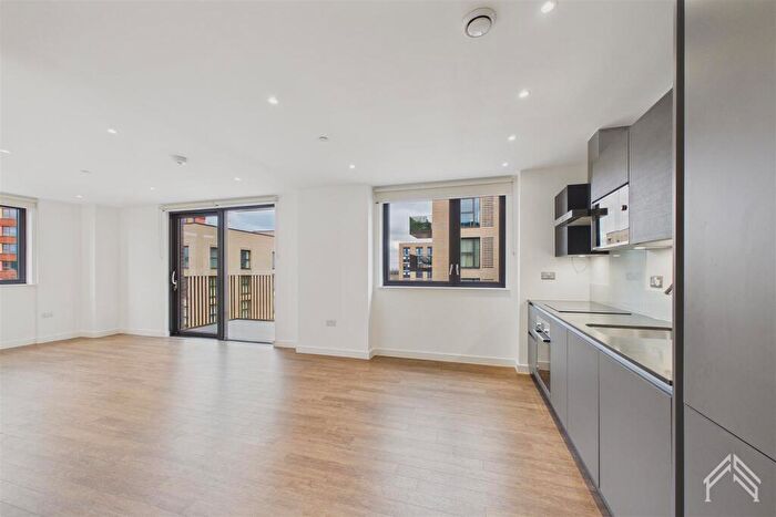 2 Bedroom Apartment To Rent In Vanguard Way, London, E17