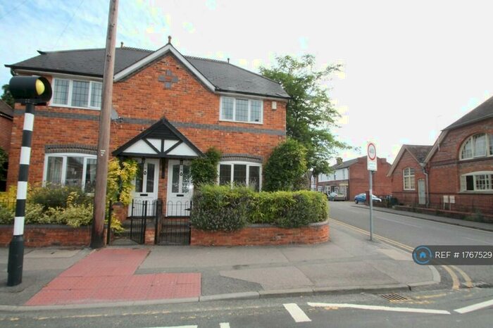 2 Bedroom Semi-Detached House To Rent In Easthampstead Road, Wokingham, RG40
