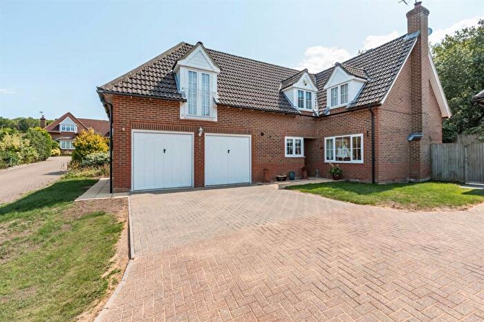 4 Bedroom Detached House For Sale In Weatherall Close, Faversham, ME13