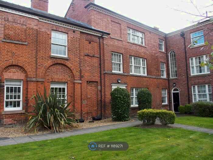 2 Bedroom Flat To Rent In Higher Hillgate, Stockport, SK1