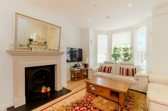2 Bedroom Flat To Rent In Fellows Road, Belsize Park, Hampstead, NW3