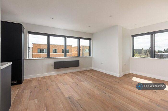2 Bedroom Flat To Rent In High Street, Kidlington, OX5