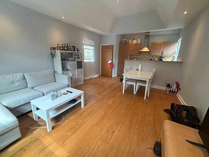 2 Bedroom Flat To Rent In Hamilton Road, Ealing, W5