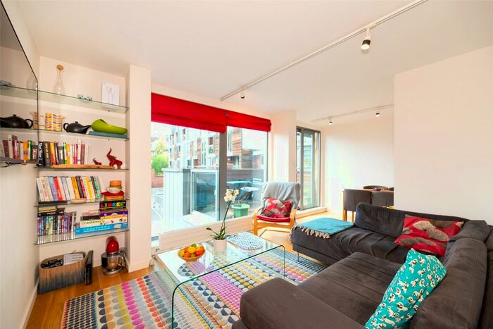 2 Bedroom Flat To Rent In Peacock Place, Islington, London, N1