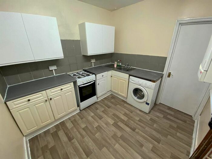 2 Bedroom Flat To Rent In First Avenue, London, E12