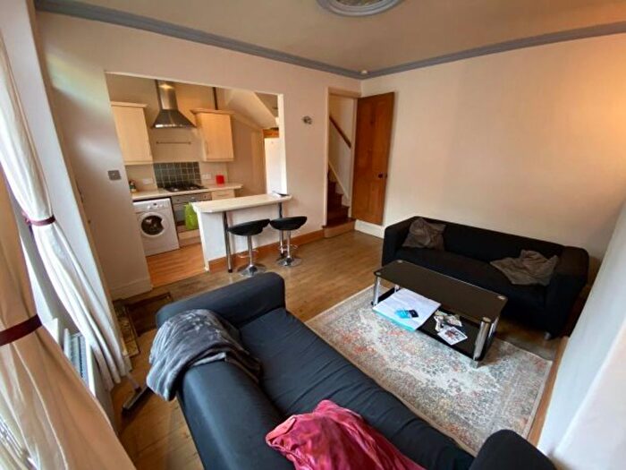 2 Bedroom Semi Detached House To Rent In Thornville Ave, Leeds, LS6