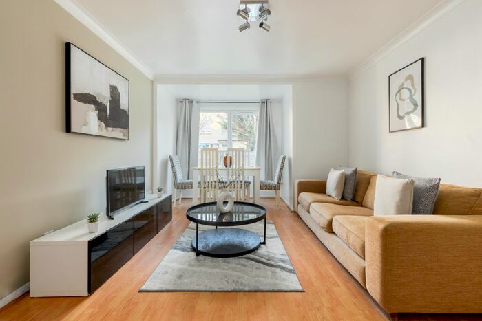 2 Bedroom Flat To Rent In Chaucer Drive, London, SE1