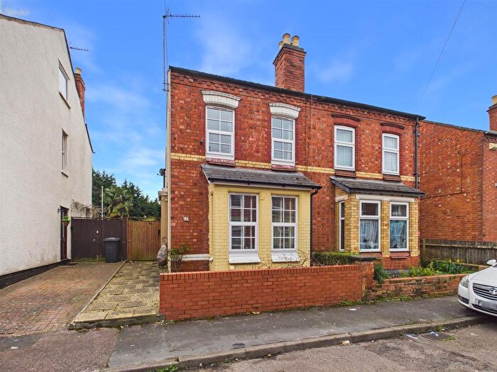 4 Bedroom Semi Detached House For Sale In St. Pauls Road, Gloucester, GL1