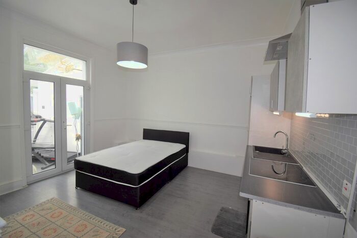 Studio To Rent In Clarendon Gardens, Cranbrook, Ilford, IG1