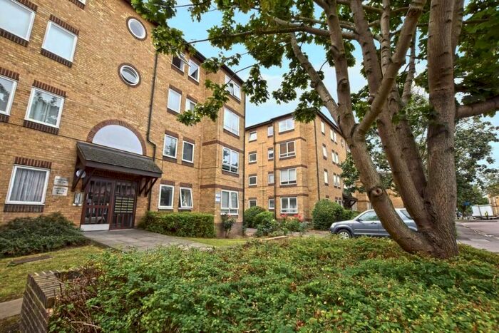1 Bedroom Flat To Rent In Chaucer Drive, London, SE1