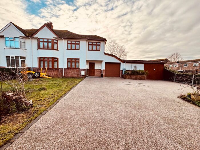 4 Bedroom Semi Detached House For Sale In Linkside, Bretton, Peterborough, PE3