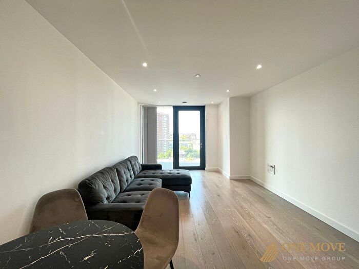 2 Bedroom Flat To Rent In City North Place, Carriage House, N4