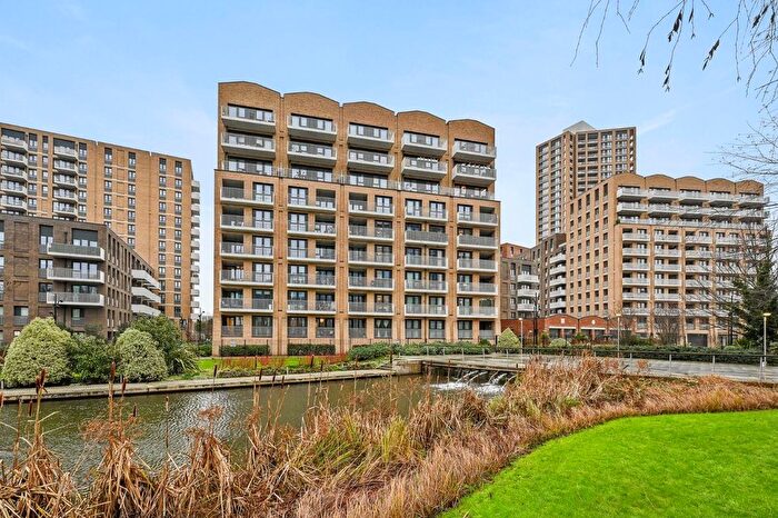 3 Bedroom Flat For Sale In Lakeside Drive, Park Royal, NW10
