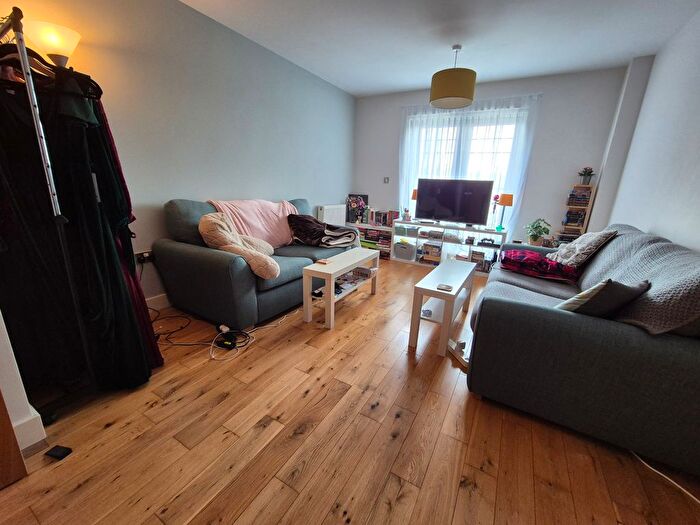 2 Bedroom Flat For Sale In Swan Street, Petersfield, GU32