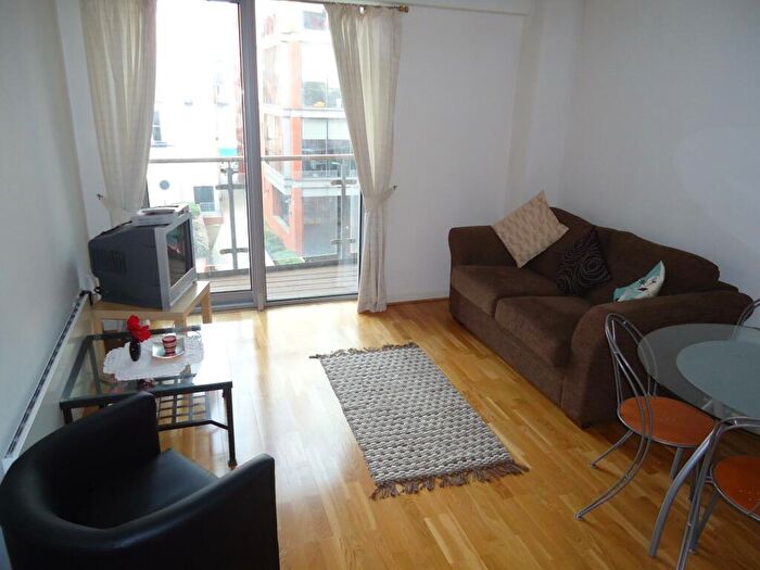 1 Bedroom Flat To Rent In Whitehall Quay, Leeds, West Yorkshire, Uk, LS1