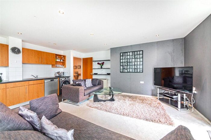 3 Bedroom Apartment For Sale In Millharbour, Canary Wharf, London, E14