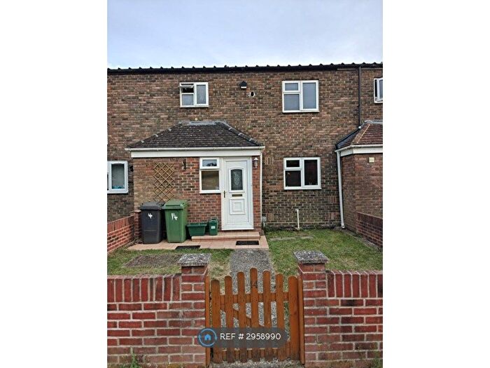3 Bedroom Terraced House To Rent In Falkland Road, Basingstoke, RG24