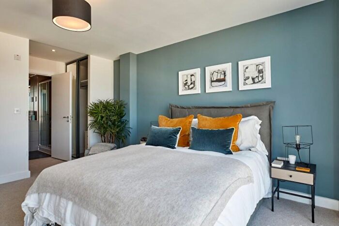 3 Bedroom Apartment To Rent In Newhall Square, Birmingham, B3