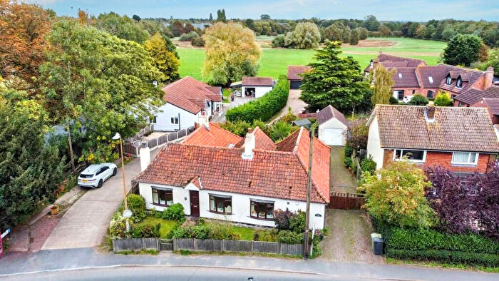 4 Bedroom Detached Bungalow For Sale In Main Street, Torksey, Lincoln, Lincolnshire, LN1