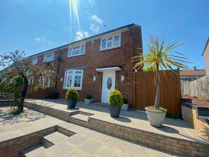 3 Bedroom House To Rent In Whippendell Way, Orpington, BR5