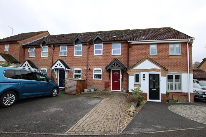 2 Bedroom Terraced House To Rent In Standen Place. Horsham, RH12