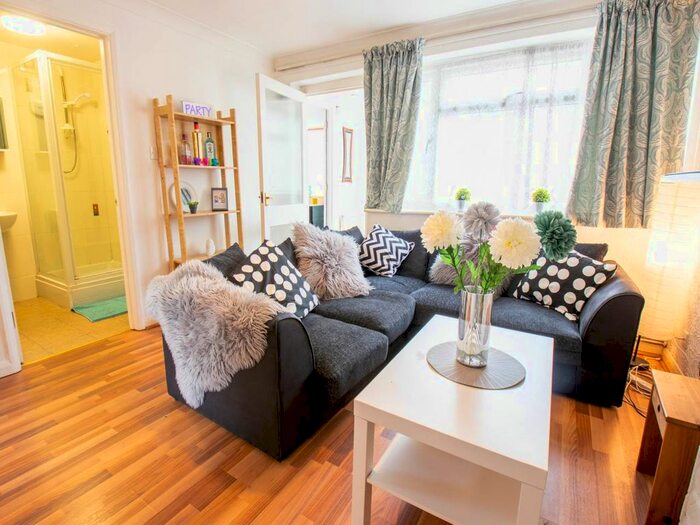 5 Bedroom Property To Rent In Ringwood Close, Canterbury, Kent, CT2