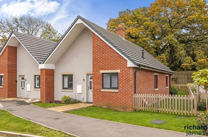 2 Bedroom Bungalow For Sale In Barnes Road, Kingsdown, Swindon, SN3