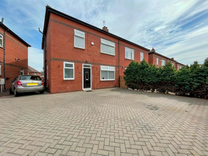 4 Bedroom Property To Rent In Chapel Fold, Batley, West Yorkshire, WF17