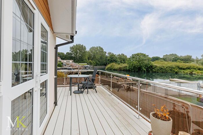 2 Bedroom Park Home For Sale In Beaulieu Gardens Retreat, BH23