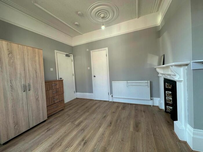 Studio To Rent In Allison Road, London, N8
