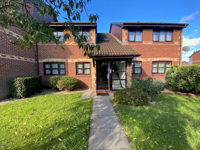 2 Bedroom Flat To Rent In Veronica Gardens, Streatham, SW16