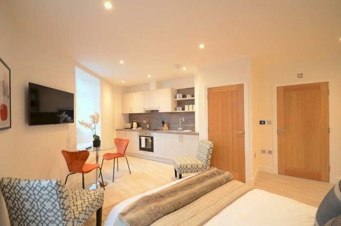 Flat To Rent In Broadway, SL6