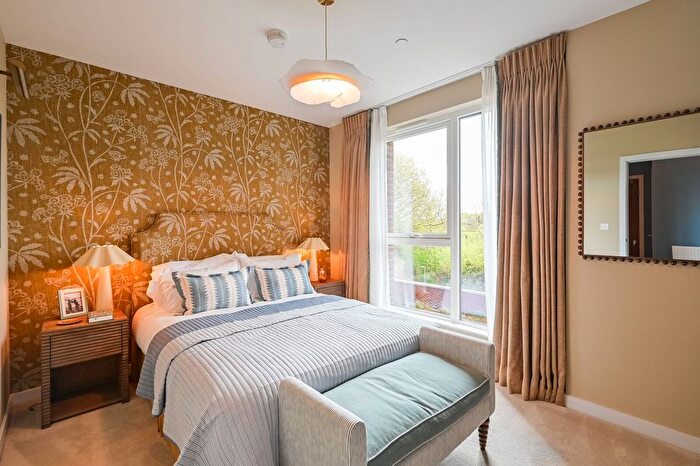 2 Bedroom Flat For Sale In Hendon Waterside, Hendon, NW9