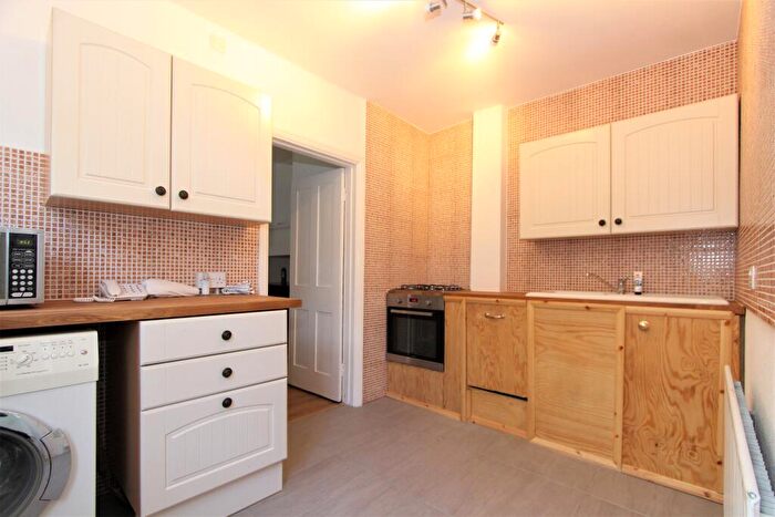 2 Bedroom Apartment To Rent In Onslow Gardens, London, N10