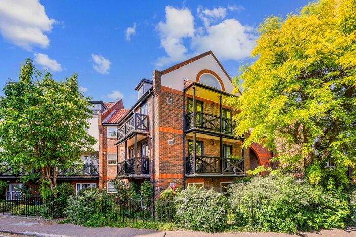 2 Bedroom Flat To Rent In Mill Plat, Isleworth, TW7