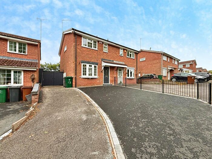 3 Bedroom Semi-Detached House To Rent In Heron Drive, Woodville, DE11